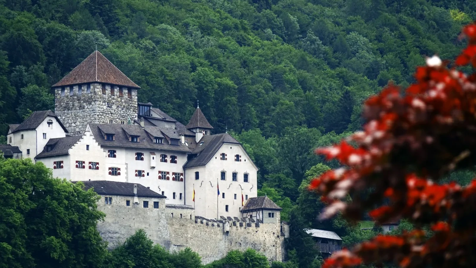 Tara din inima Europei, ascunsă turiștilor: Accesul se face doar cu trenul sau cu mașina