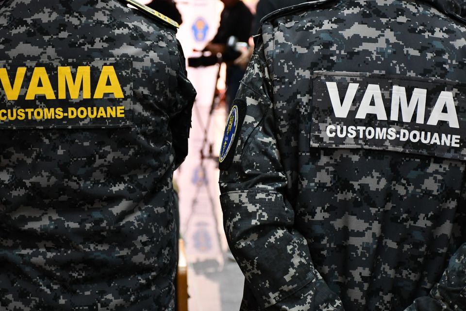 București: Vameșii au confiscat marfă de 3,1 milioane lei într-un camion