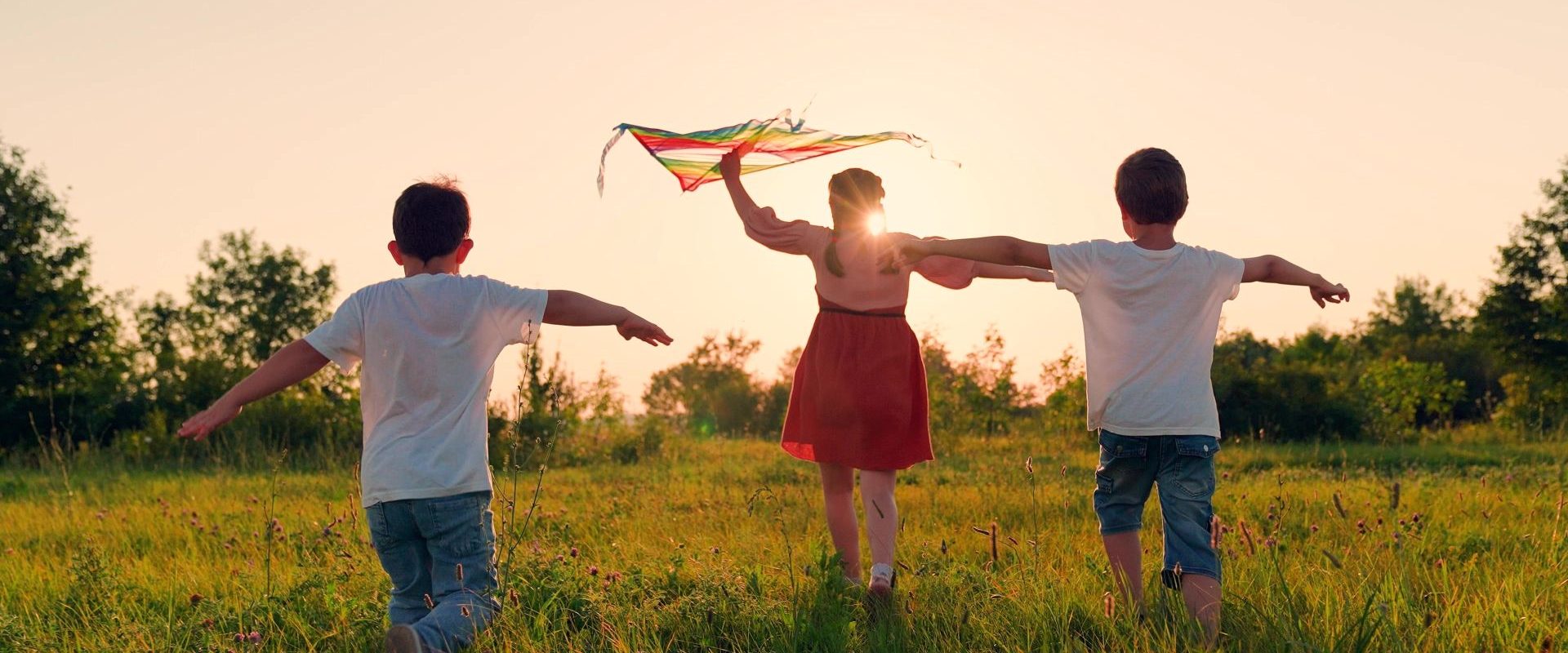 De ce copilăria avea veri mai lungi? Secretul verilor nesfârșite!