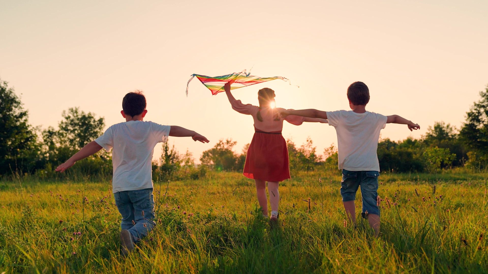 De ce copilăria avea veri mai lungi? Secretul verilor nesfârșite!