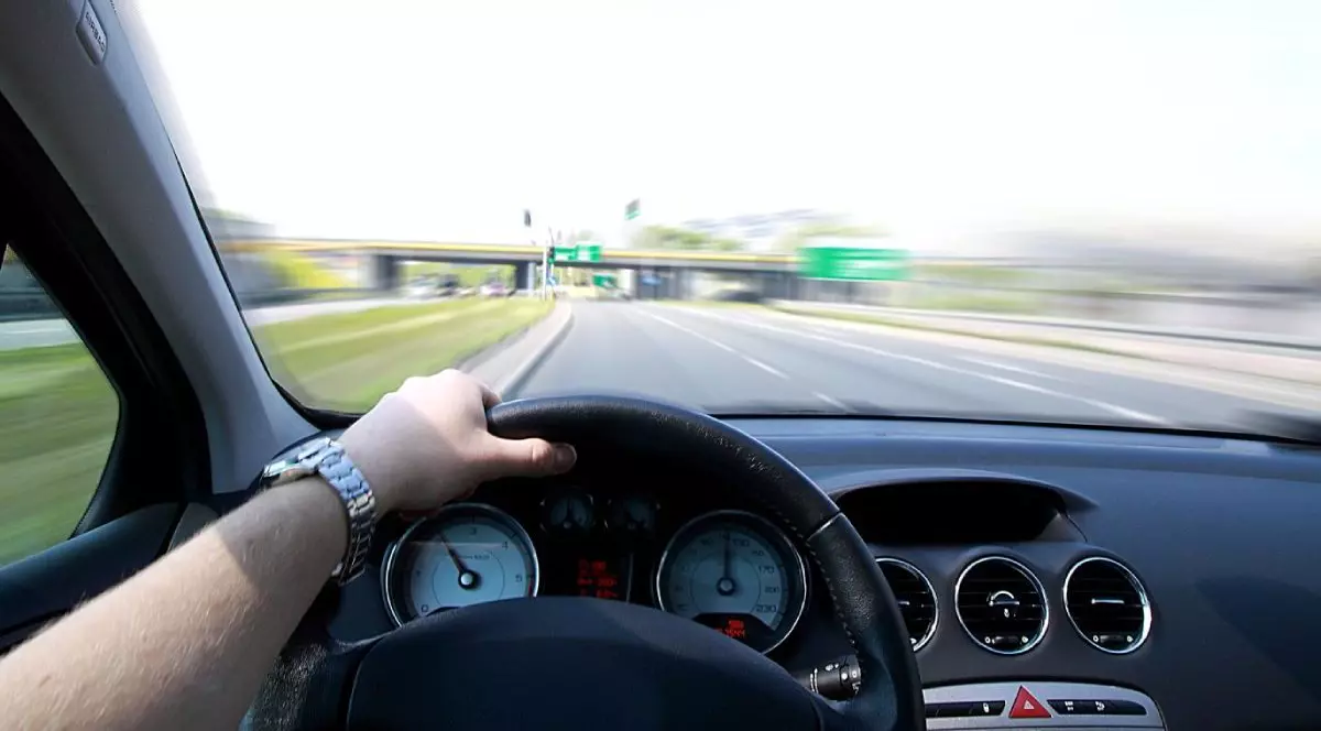 Află SECRETUL consumului! Cu ce viteză merge mașina mai economic și cum scazi factura cu 10 lei