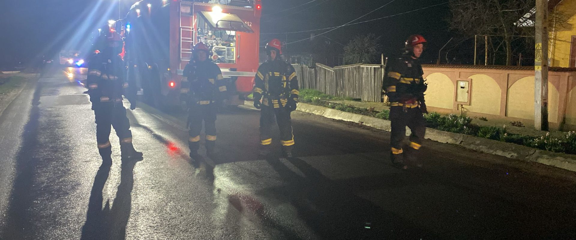 O cisternă cu GPL răsturnată pe DN1D: 72 de persoane evacuate preventiv Un accident rutier major a izbucnit pe Drumul Național 1D, în apropiere de localitatea CIORANII de Jos, județul PRAHOVA, după ce o cisternă încărcată cu aproximativ 30.000 de litri de GPL s-a răsturnat pe carosabil