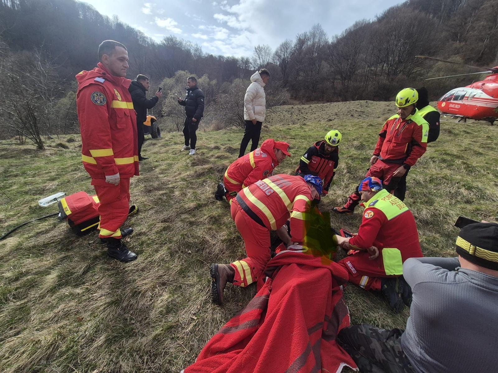 Accident grav cu ATV la Petrila: Victima, transportată de SMURD cu elicopterul