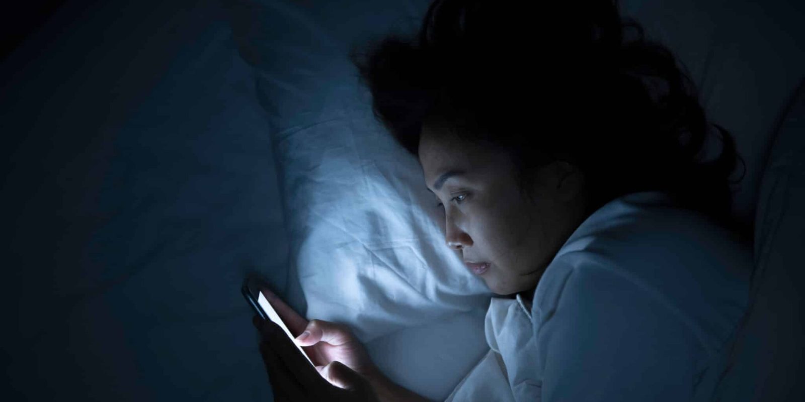 Obiceiul de noapte care zguduie România: Ce fac românii după lăsarea serii