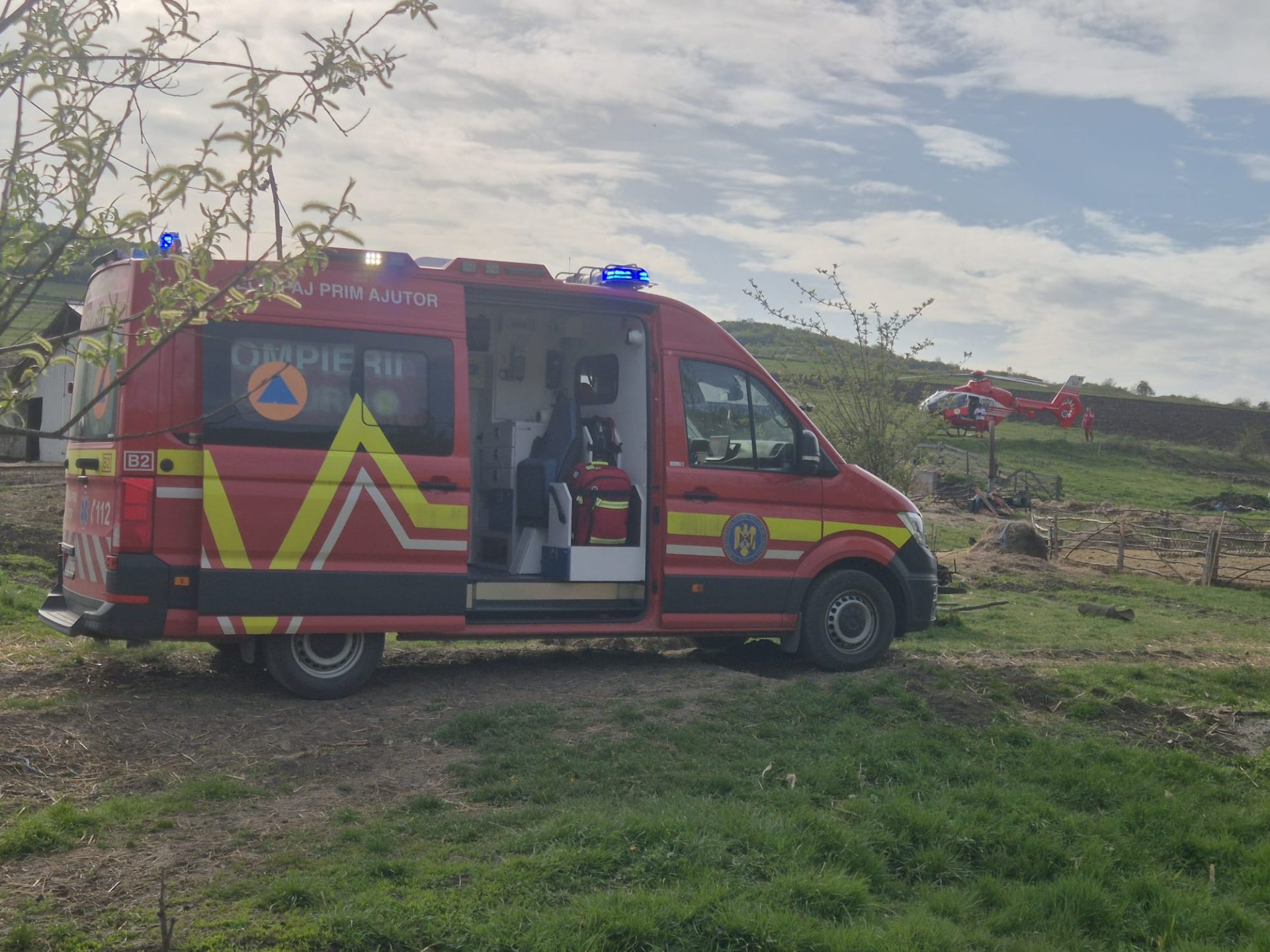 Cluj: Accident GRAV cu utilaj agricol. Victima, transportată cu elicopterul SMURD