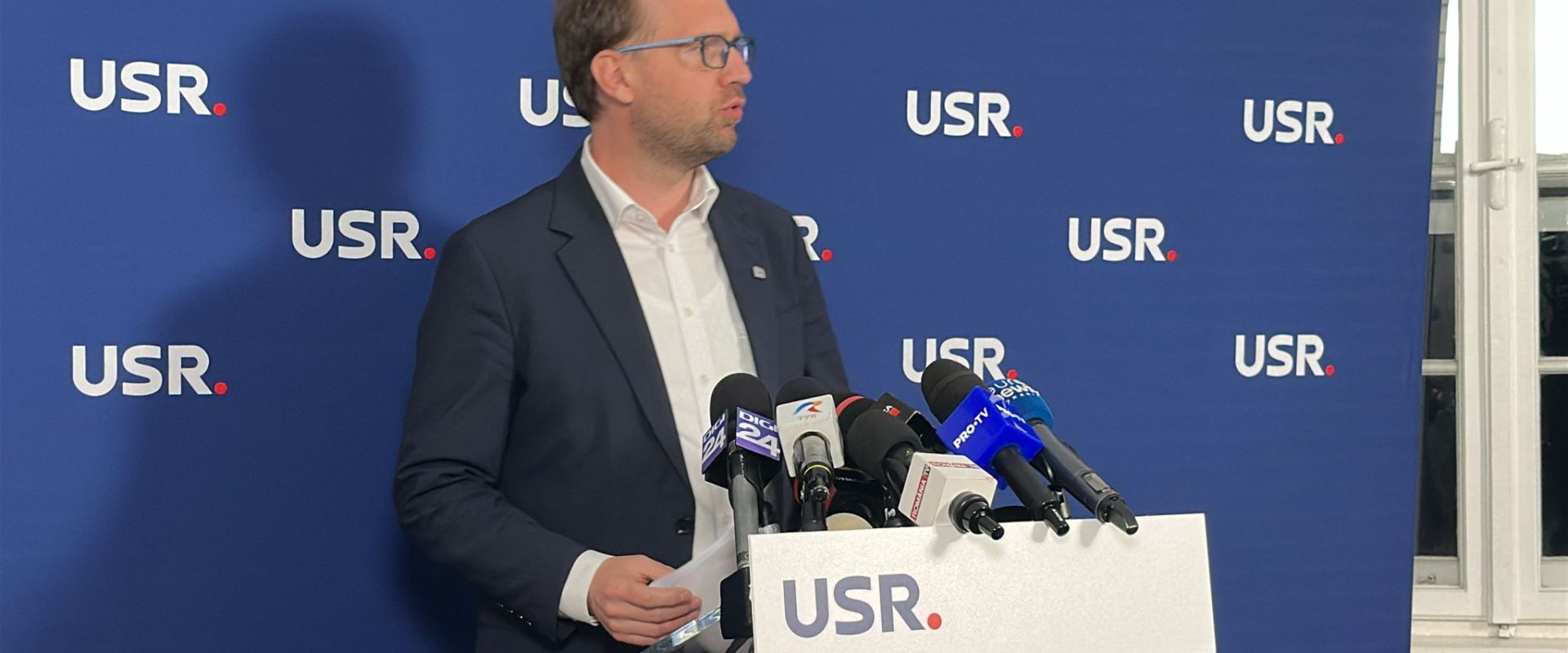 PSD se vede LEU în oglindă, dar e doar o pisică speriată