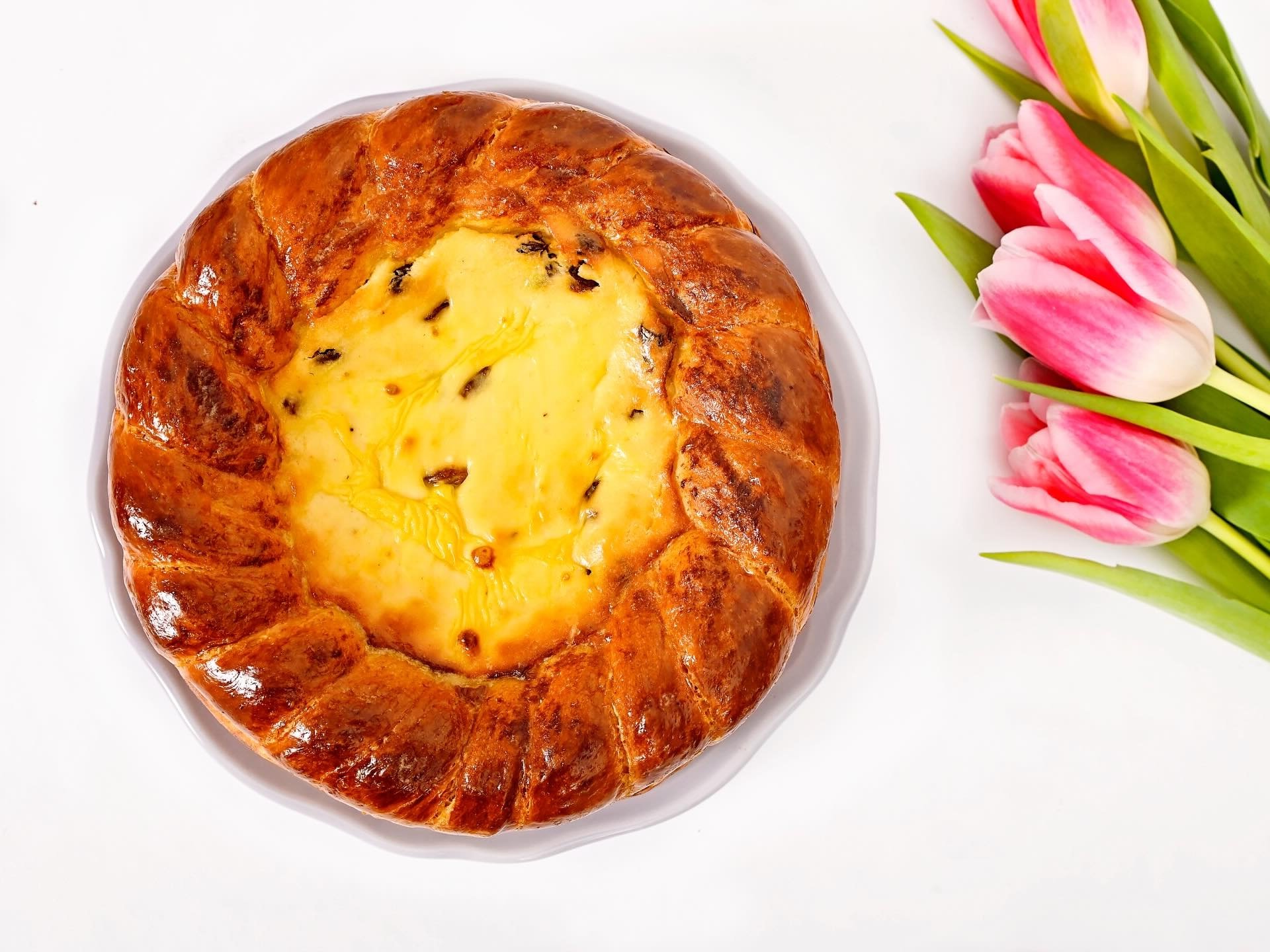 În prag de Paște, România întreagă reînvie tradiția pascăi, o împletire de gust, memorie și credință, potrivit unei analize publicate de Business Review