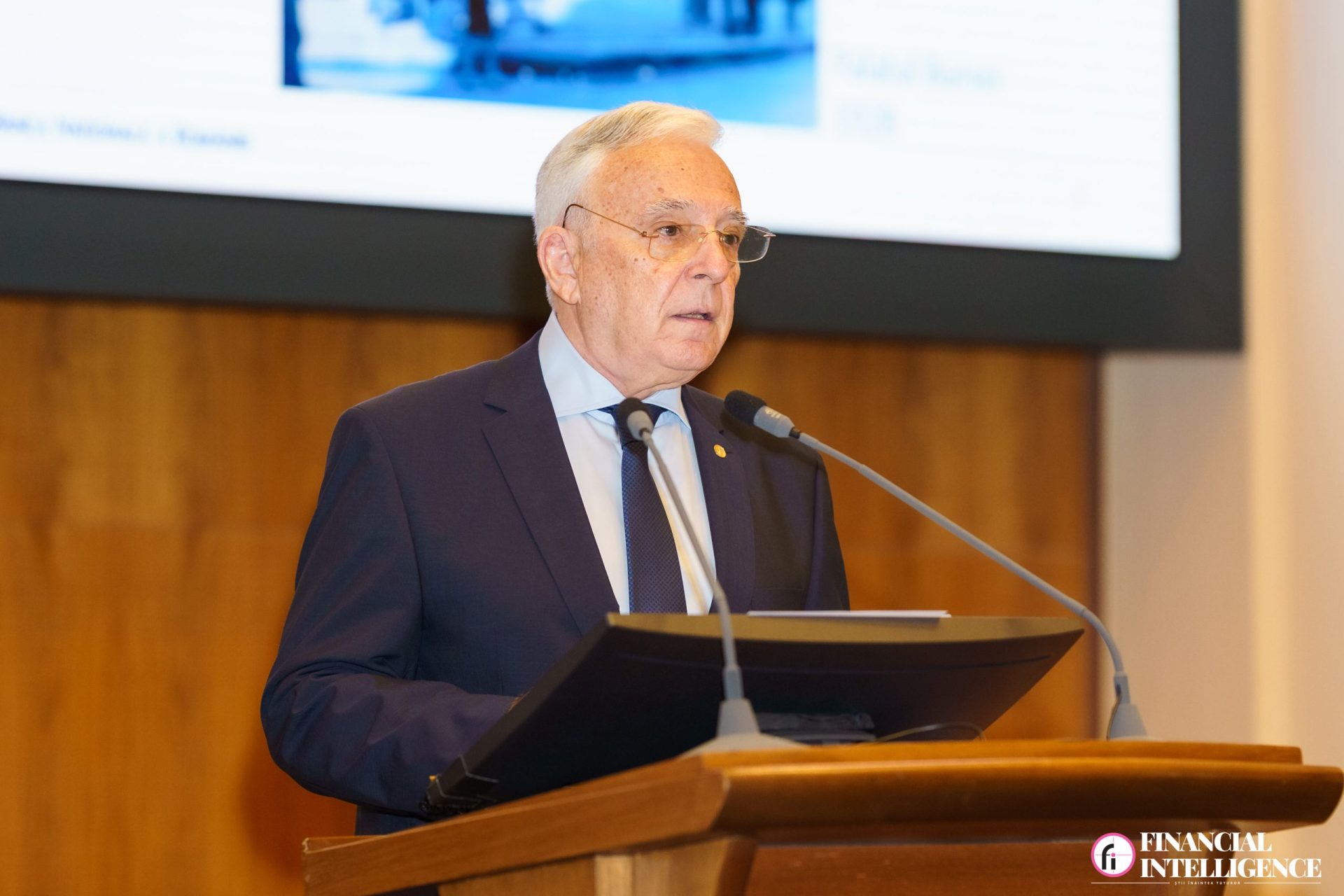 Isărescu, despre un posibil premier tehnocrat: „Eram singur spre final!”