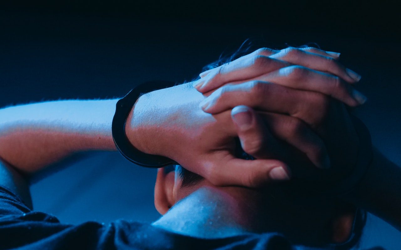 Antrenor de înot din Câmpina, reținut după acuzații grave de abuz sexual asupra unei minore