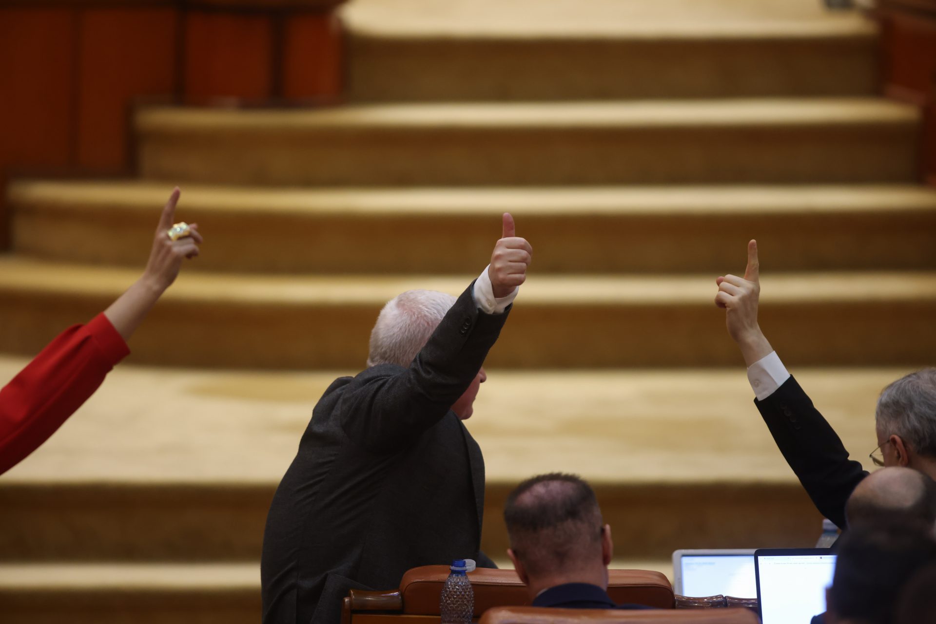 Guvernul Ciolacu, la vot: Cum schimbă UDMR calculele pentru majoritate