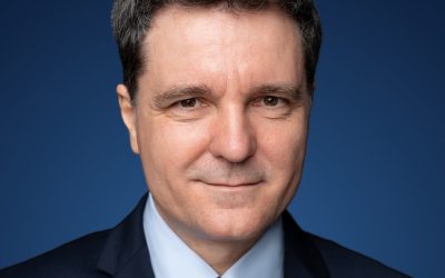Rescrie acest titlu ca un jurnalist român experimentat. Între 55-70 caractere, captivant, direct. Stilul ziarelor Libertatea, Adevărul, HotNews. Titlu: Nicușor Dan susține o Declarație de presă la ora 18; Eugen Tomac, favorit pentru a fi nominalizat premier


REGULI STRICTE:
– Răspunde cu UN SINGUR titlu, nimic altceva
– Prima literă din titlu TREBUIE să fie MAJUSCULĂ
– NUMELE PROPRII CU LITERĂ MARE OBLIGATORIU: Donald Trump (nu donald Trump), Mircea Lucescu (nu mircea lucescu), București (nu București), România (nu românia), Europa (nu europa)
– Folosește DIACRITICE corecte: Ă, î, â, ș, ț (nu a, i, a, s, t). Exemplu: Mașină (nu masina), încă (nu inca), față (nu fata)
– Fără ghilimele în jurul titlului
– INTERZIS majuscule la fiecare cuvânt (Title Case). CORECT: „Controverse pe piața de inteligență artificială”. GREȘIT: „Controverse Pe Piața De Inteligență Artificială”. Doar prima literă mare + nume proprii
– Fără punct la finalul titlului
– Fără „Iată ce…”, „Află cum…”, „Descoperă…”, „Află acum”, „Surpriză:”
– Semnul de exclamare (!) este COMPLET INTERZIS în titlu – nu folosi ! niciodată
– SCRIE DOAR ÎN LIMBA ROMÂNĂ – dacă titlul original e în altă limbă, traduce-l
– Fără formatare markdown sau HTML