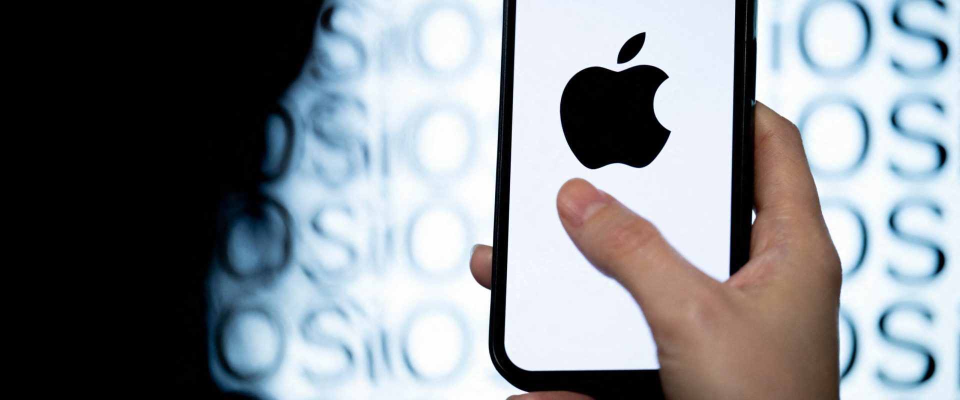 Apple: Parole compromise, schimbate automat de tehnologia lui Tim Cook