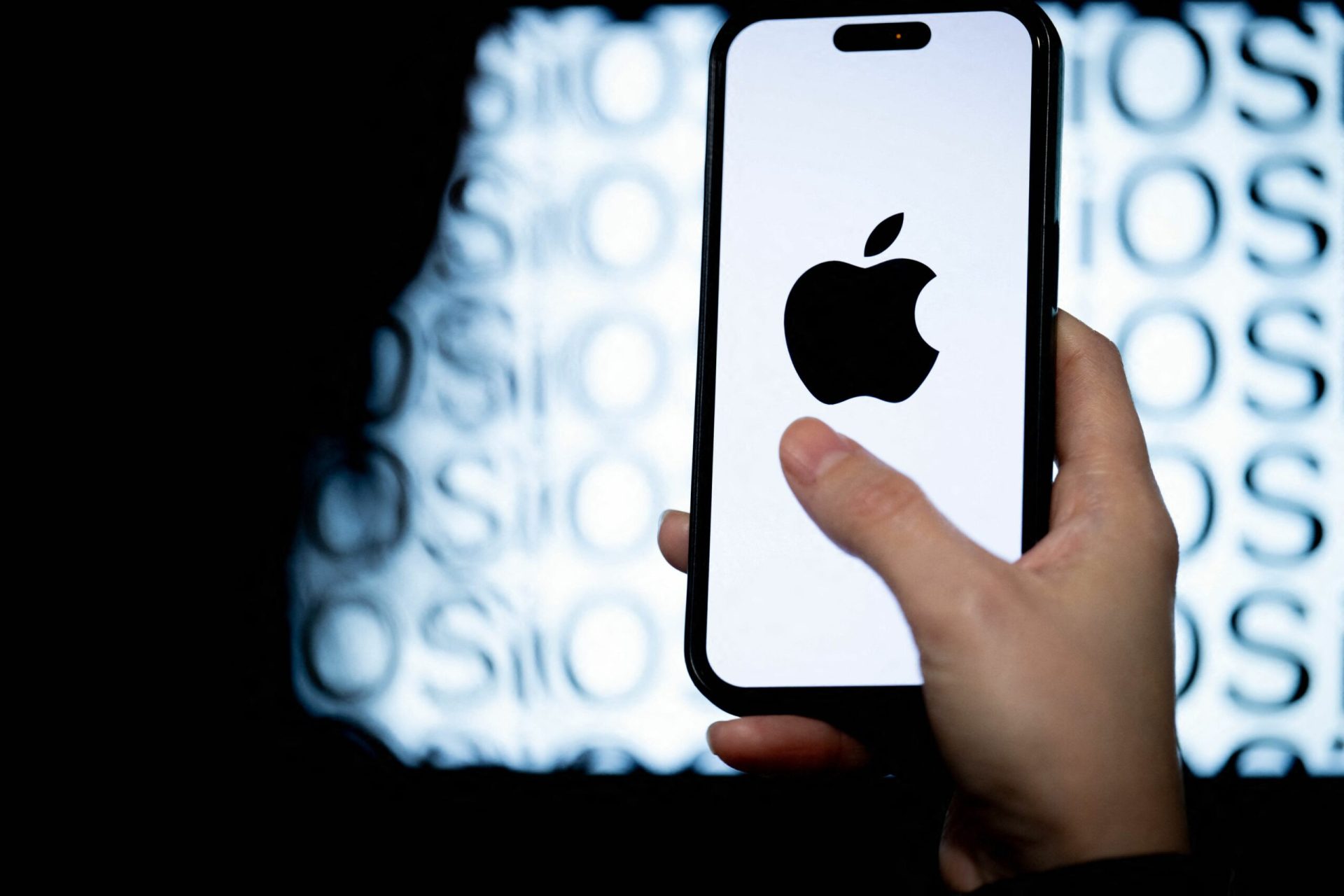 Apple: Parole compromise, schimbate automat de tehnologia lui Tim Cook