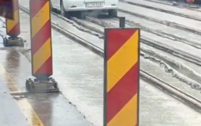 Logan blocat în betonul proaspăt, șoferul încurcat (foto virale)