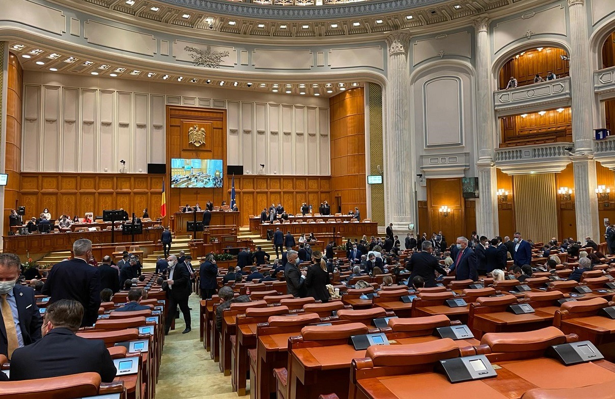 Cine dărâmă un guvern trebuie să construiască altul
