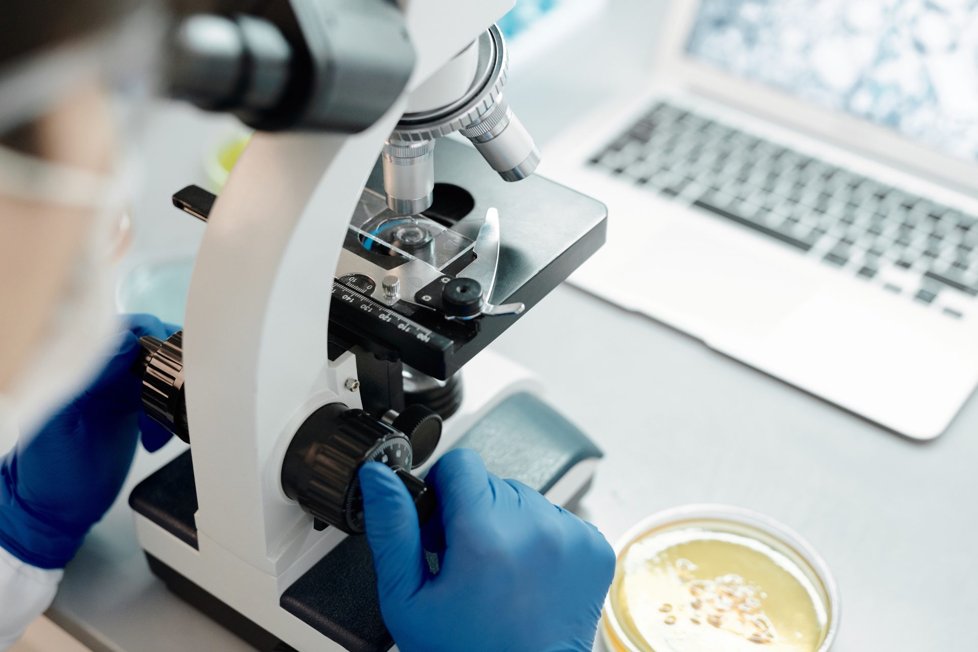 UE ACCELEREAZĂ INOVĂRILE BIOTEHNOLOGICE CU NOI REGULI