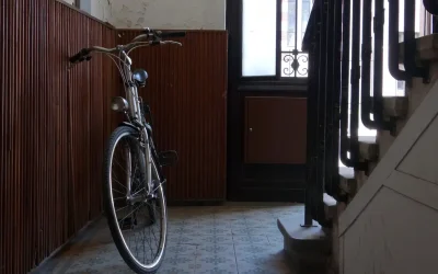 Bicicleta pe casa scării: Ce zice legea și când o muți