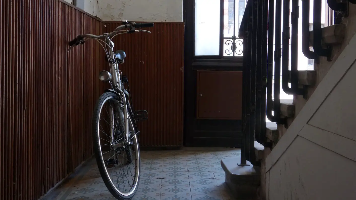 Bicicleta pe casa scării: Ce zice legea și când o muți