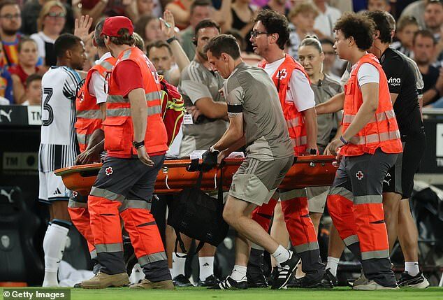 Elanga, scos pe targă la Newcastle, dar vești bune