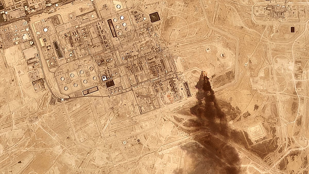 Houthiții din Yemen revendică atac asupra rafinăriei din Arabia Saudită