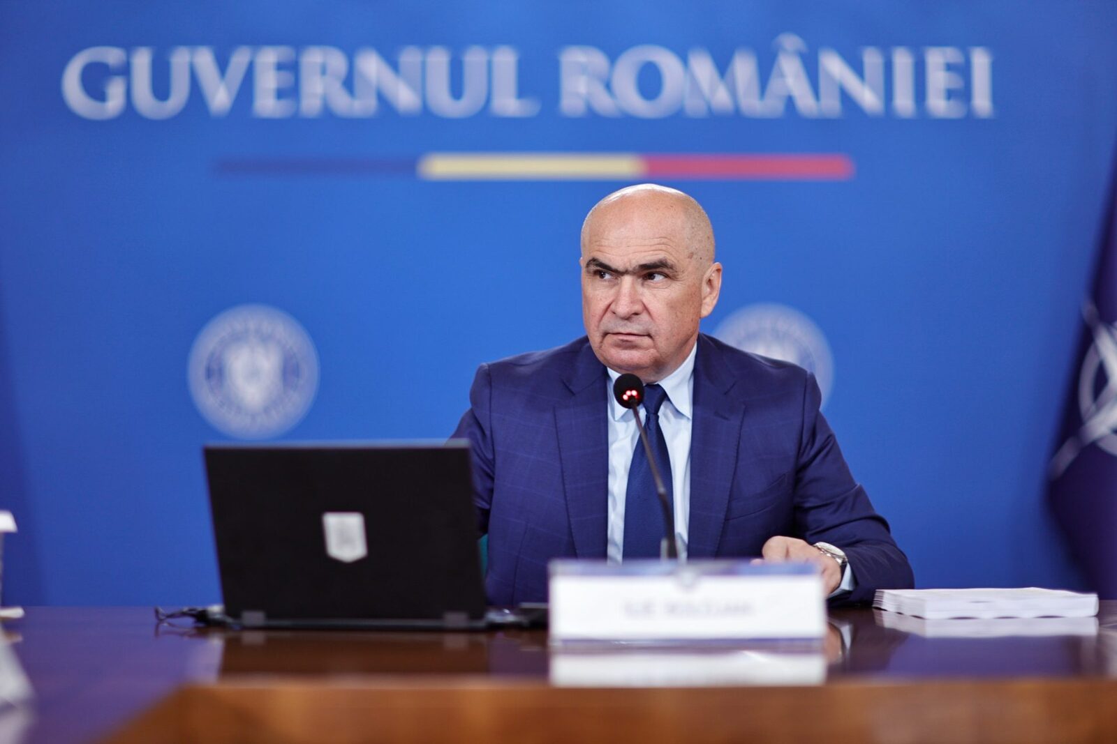 Șef mare, translatorii concediați