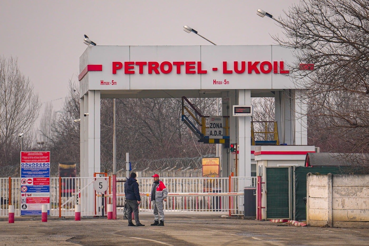 Petrotel-Lukoil, în insolvență. Salvarea rafinăriei din Ploiești