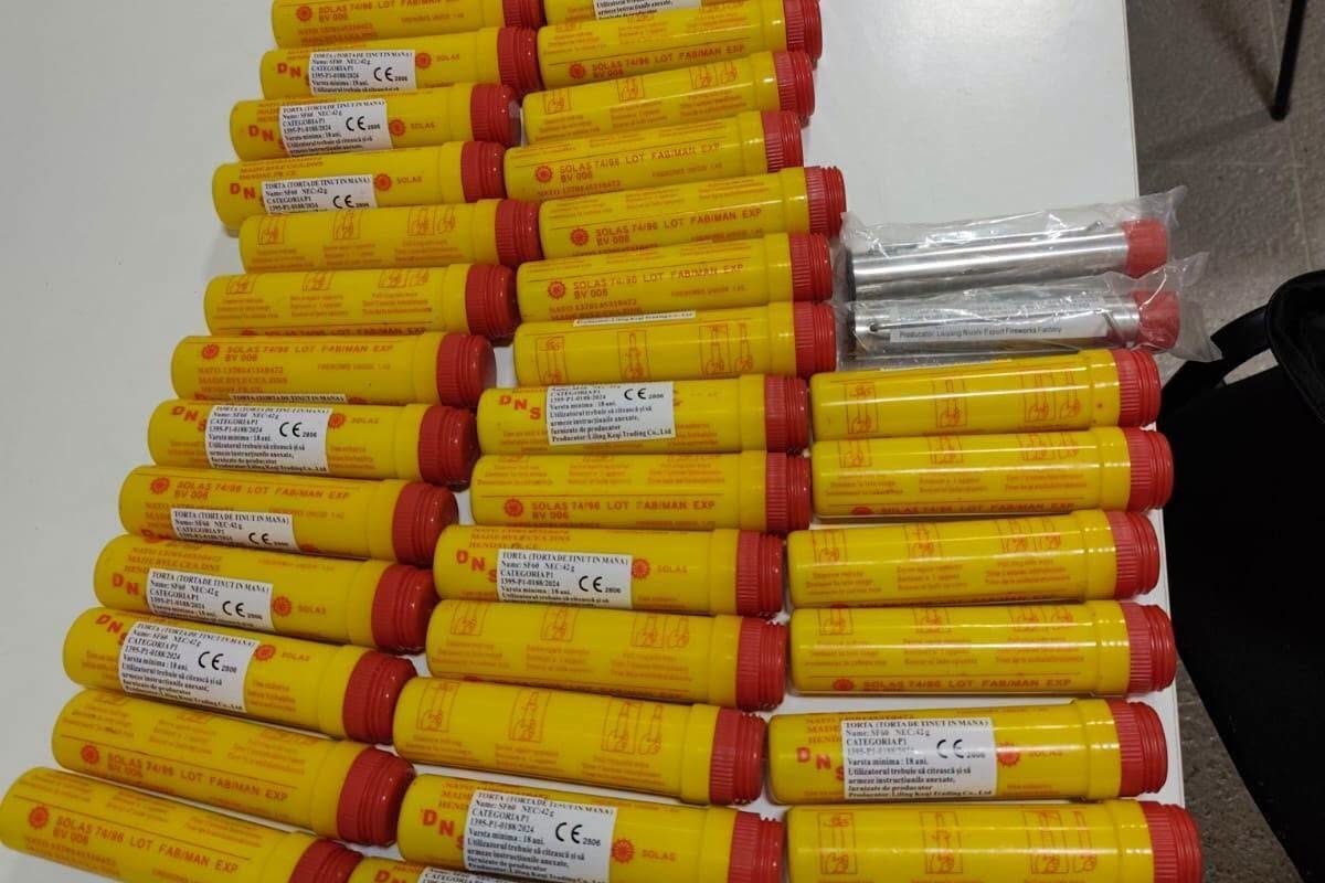 Jandarmii au descoperit un rucsac cu materiale pirotehnice și substanțe interzise înaintea meciului de fotbal de la Ploiești