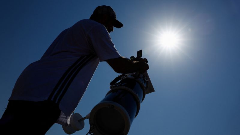 Eclipsea totală, în direct: Faza maximă și ultimele știri