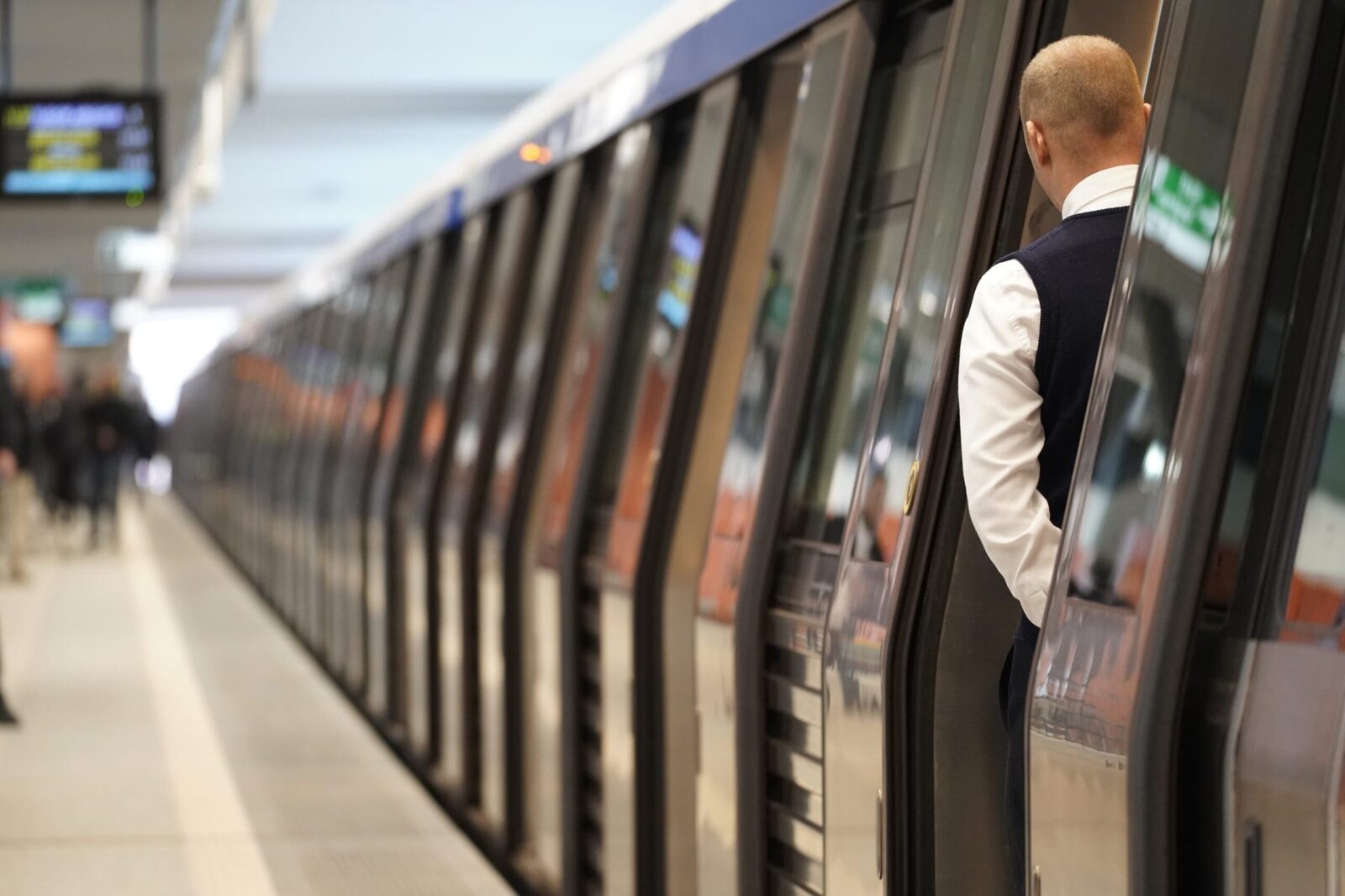 Metrou: Defecțiune blochează magistrala între Republicii și Costin Georgian