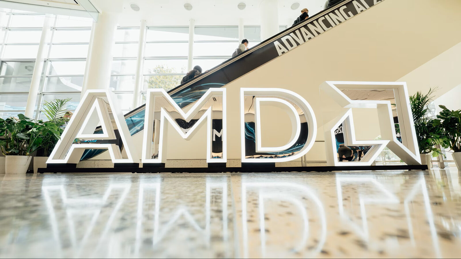 AMD atacă AI: O armă scumpă contra lui Nvidia