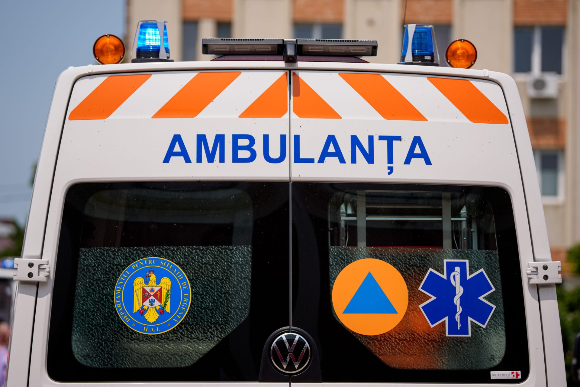 Ambulanță atacată cu topoare-n Cluj: Furia localnicilor a explodat