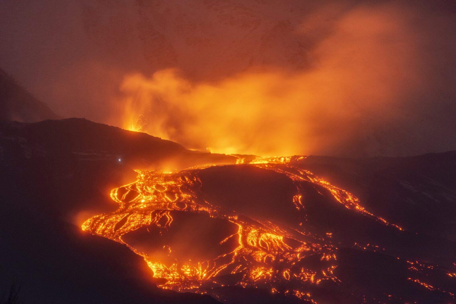 ETNA blochează zborurile! Aeroport din sudul Italiei, închis