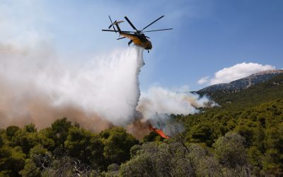 Elicopter prăbușit în misiune. Doi oameni, în pericol