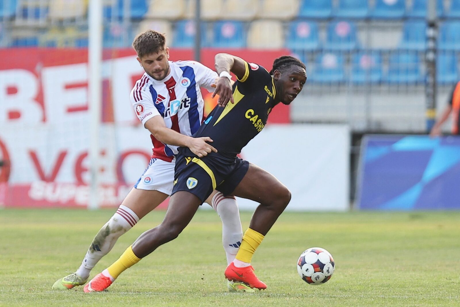 Petrolul, victorie cu Oțelul sub presiune: 1-0, 2 penalty-uri, 1 roșu