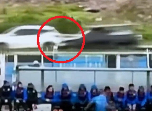 Nemaiîntâlnit: accident rutier provocat de un meci de fotbal. ”Trebuie arestat pe loc”: imaginile au făcut înconjurul lumii