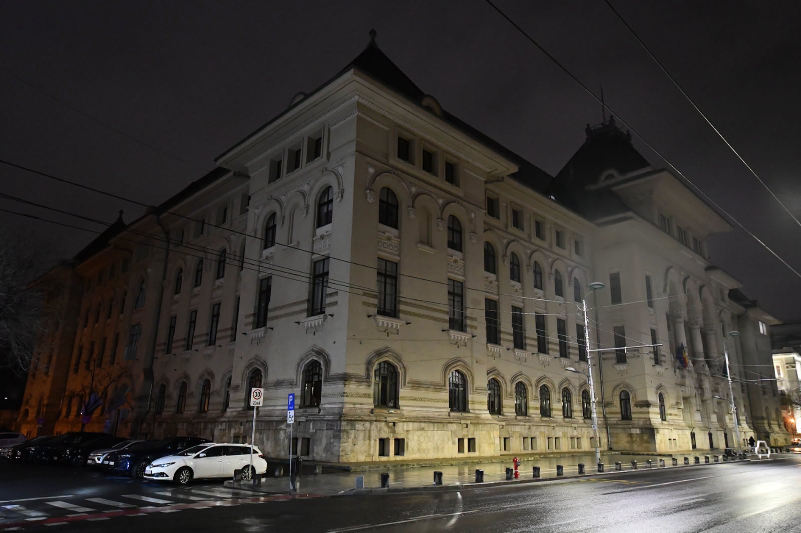 Bucureștiul stinge luminile: 25 de măsuri pentru economie de curent