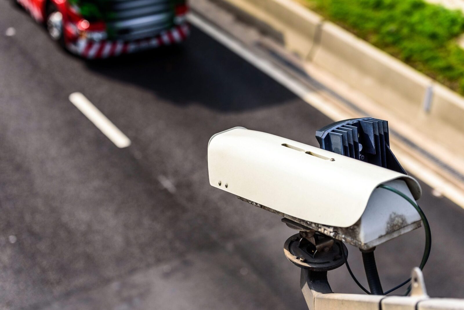 Amenzi automate: Ce detectează camerele noi fără polițist