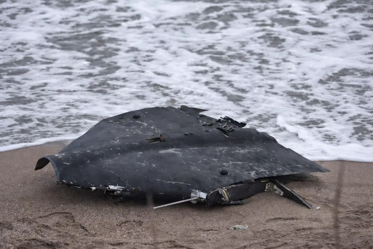 Fragment de dronă pe plajă, pericol imens: Poate fi exploziv