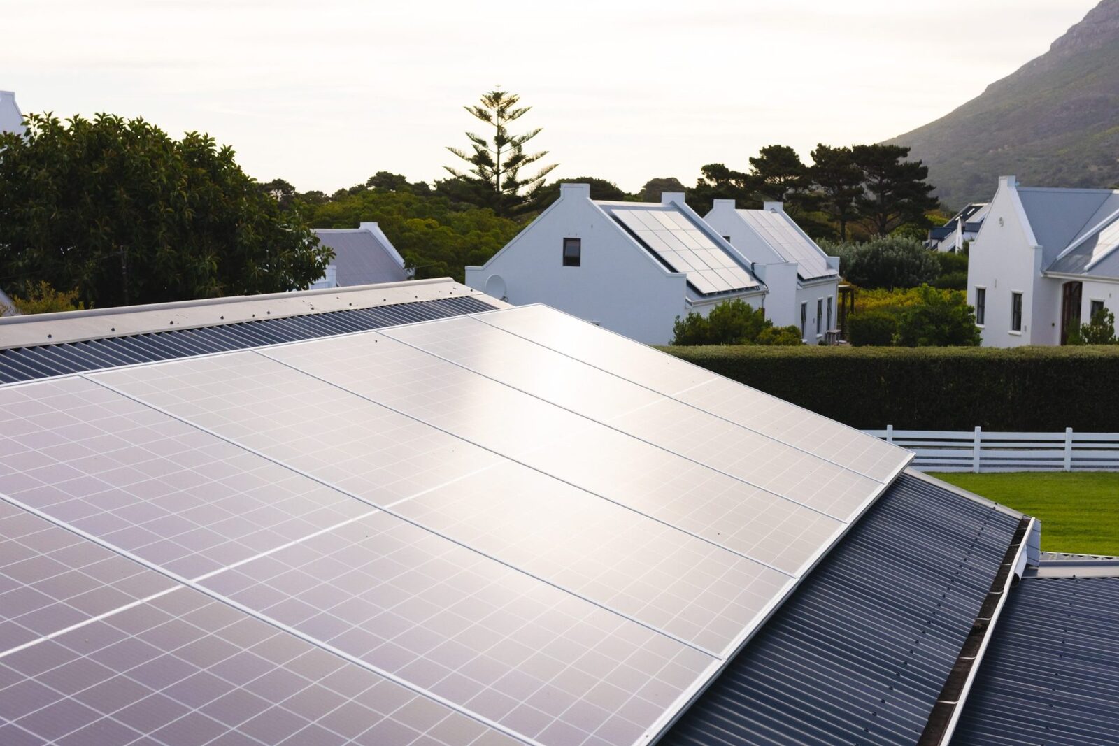 Panouri fotovoltaice: Câți bani câștigi anual cu AC la casă