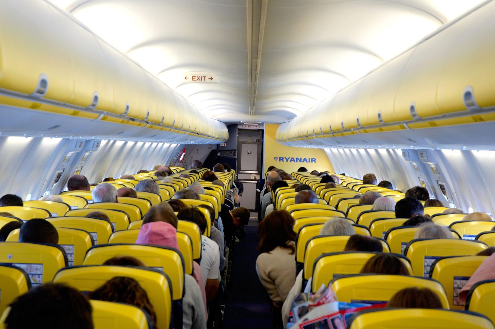 Ryanair: Cauza preliminară a incidentului cu pasagerul la geam