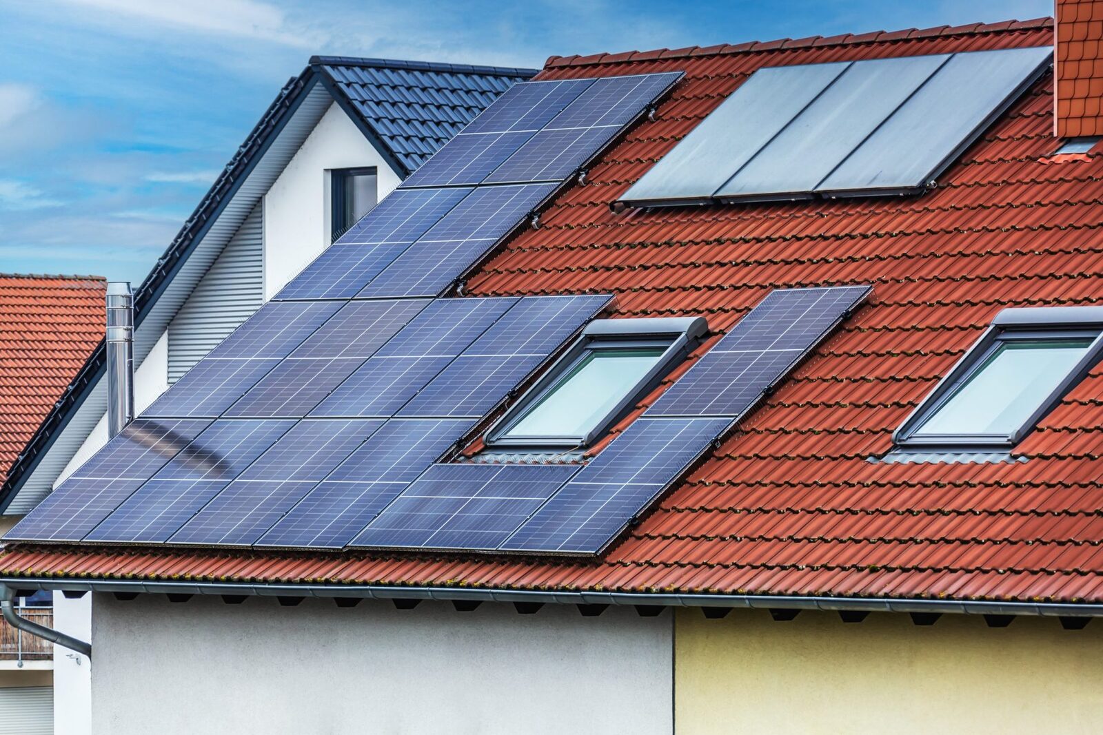 Caniculă și panouri fotovoltaice: Performanța suferă la 40°C