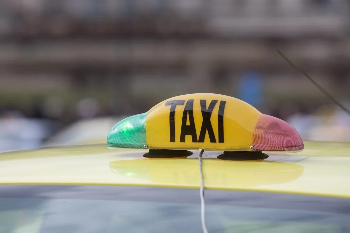 Top 5 țepe taxiuri ce-ți fură banii-n vacanță