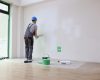 Statul dă bani pentru renovare: Cine se califică