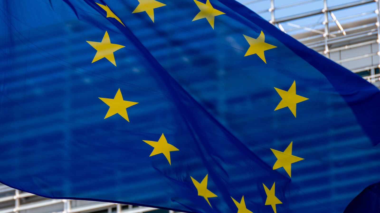 Bruxellesul intervine: Fondurile UE pentru România, blocate?
