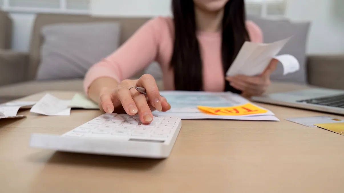 Cenzor la bloc în 2026: Ce studii și ce riști