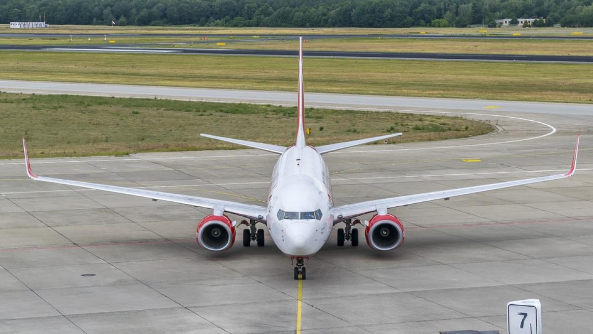 De ce avioanele sunt albe: Economia dictează culoarea