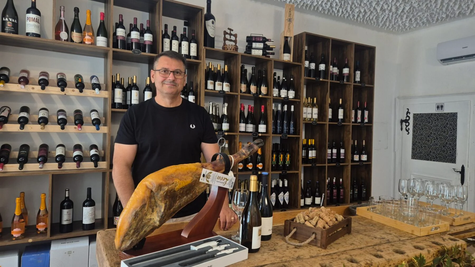 Români din Spania, deschizând acasă afacerea de vis la Sibiu