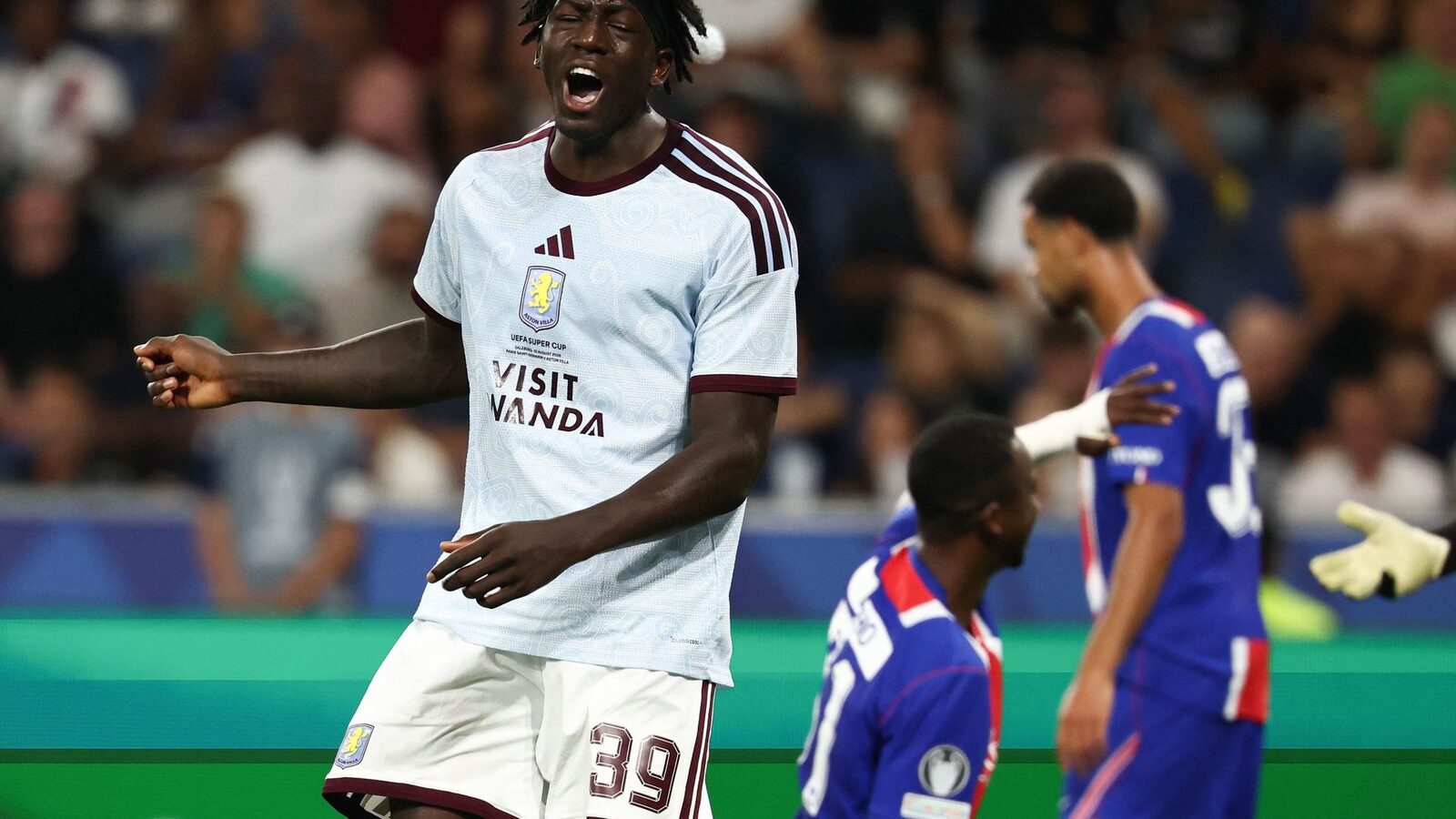 Atacantul Aston Villa, Brian Madjo, 17 ani, a uimit PSG