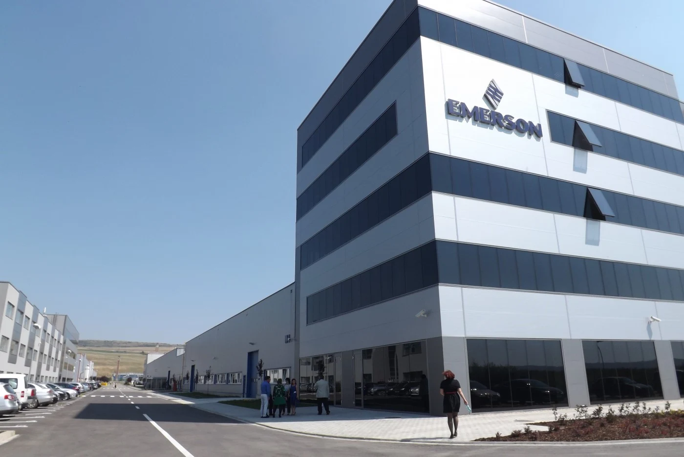 Gigantul american dă afară în România, profit record