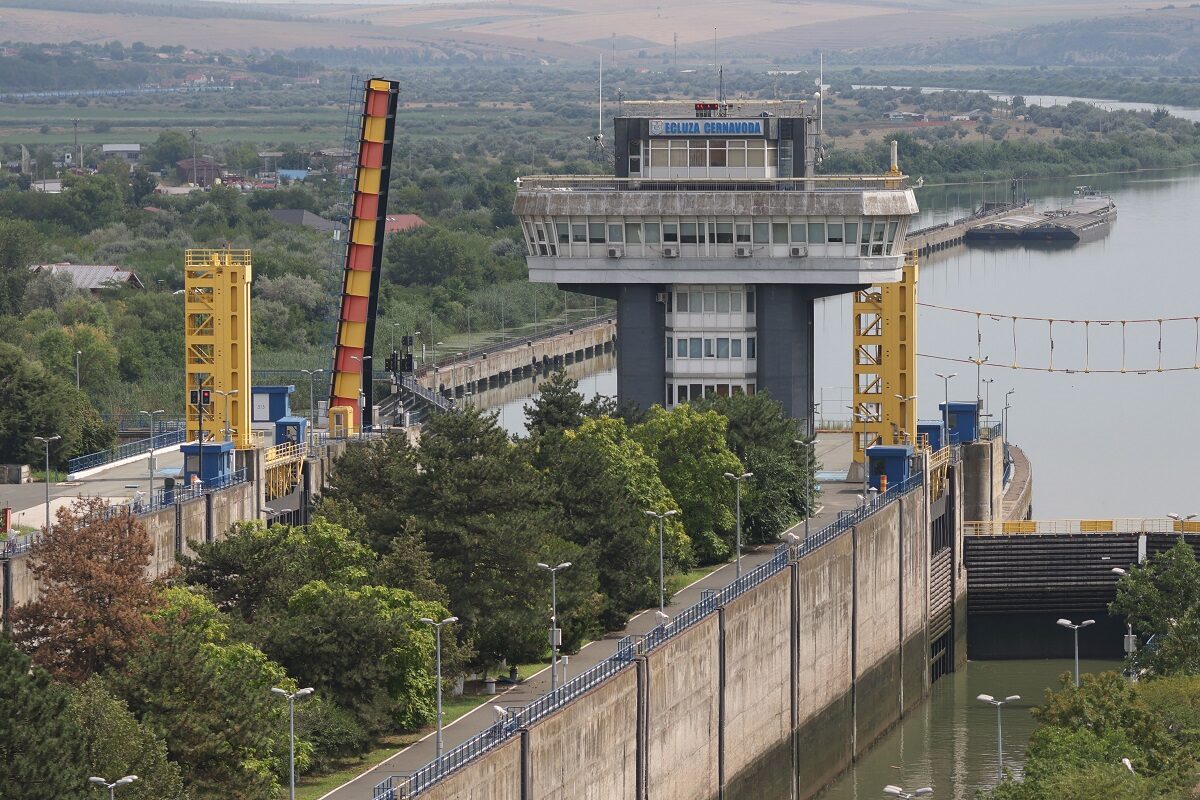 Cernavodă: Unitatea 2, salvată! Funcționare nouă zile, barje scufundate